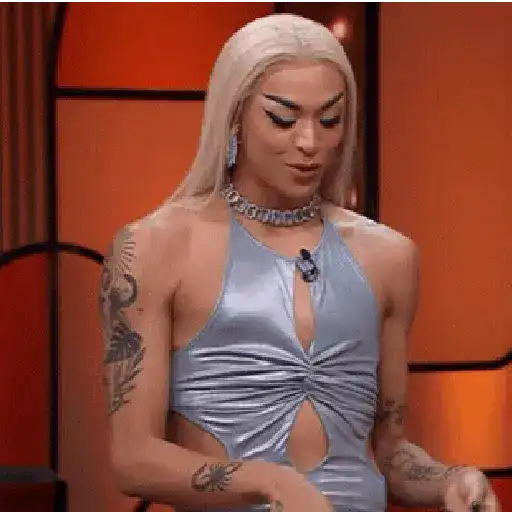 Figurinha: Pabllo Vittar faz poses