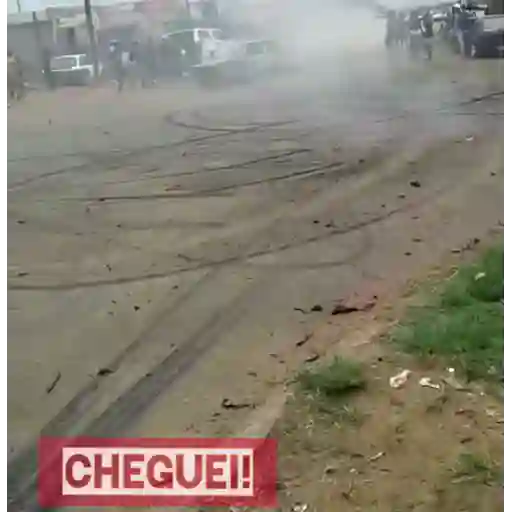 Figurinha: Carro derrapando e pessoa caindo