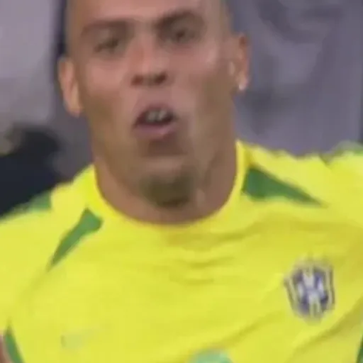 Figurinha: Ronaldo Fenômeno comemorando