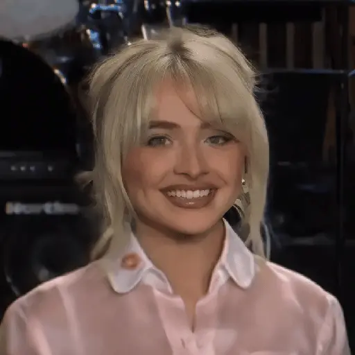 Figurinha: Sabrina Carpenter sorrindo e falando