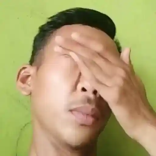 Figurinha: Meme: Cara cobrindo o rosto