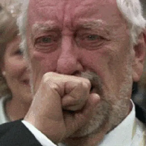 Figurinha: Homem emocionou-se