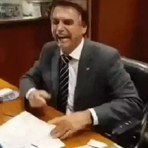 Figurinha: Bolsonaro Rindo e Dançando