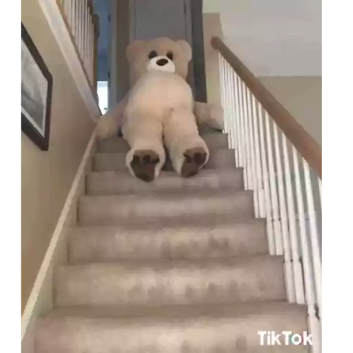 Figurinha: Urso descendo escada