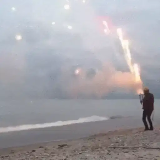 Figurinha: Fogos na Praia