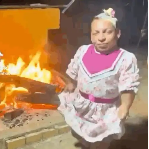 Figurinha: Dança em fogueira junina