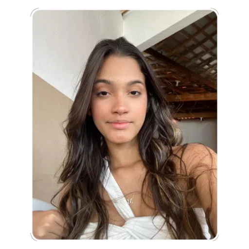 Figurinha: Jovem mulher sorrindo