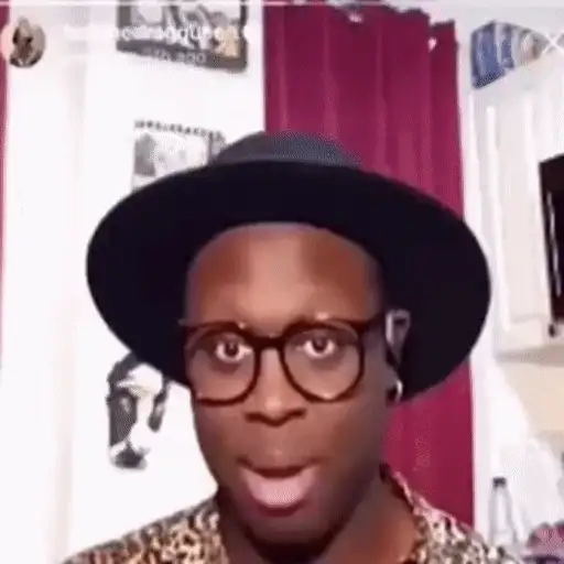 Figurinha: Bob the Drag Queen reage