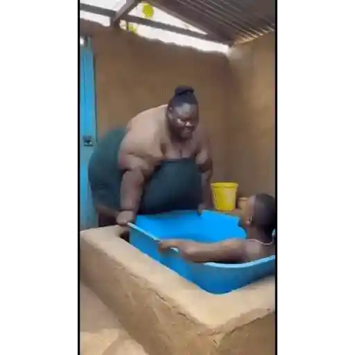 Figurinha: Banho no tanque