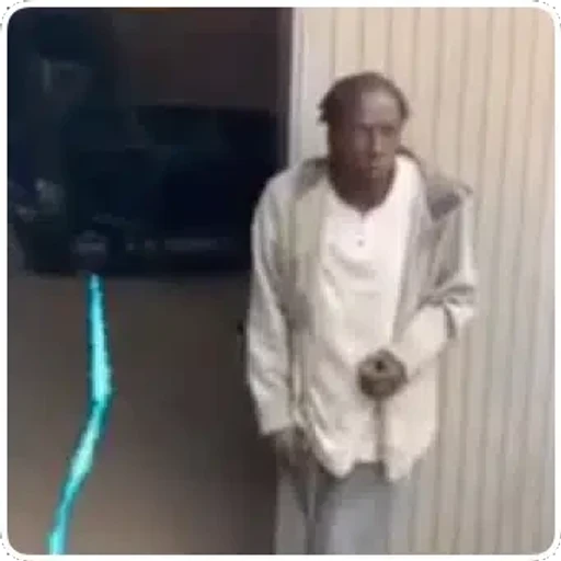 Figurinha: Homem caminhando
