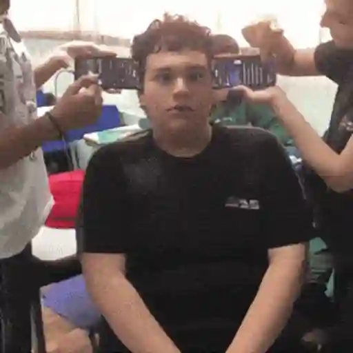 Figurinha: Geração de Meme em Tempo Real