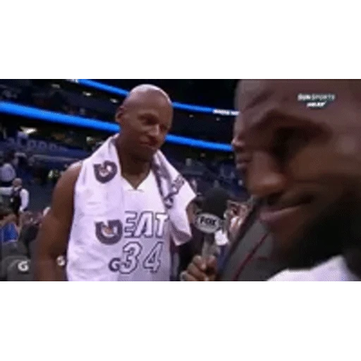 Figurinha: LeBron James reage a entrevista
