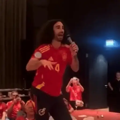 Figurinha: Cucurella comemorando