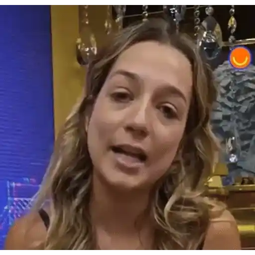 Figurinha: Mulher fazendo careta animada