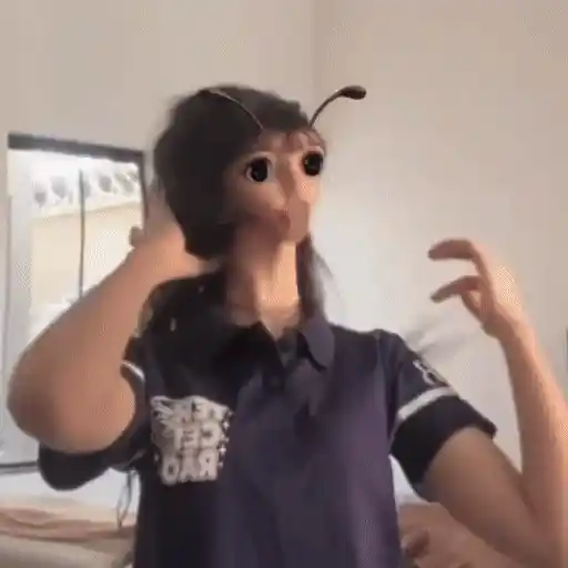 Figurinha: Garota com filtro de inseto