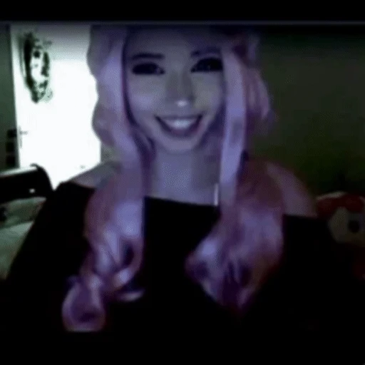 Figurinha: Belle Delphine reagindo
