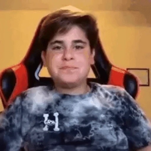 Figurinha: Jovem prestando continência