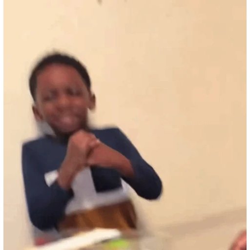 Figurinha: Menino agitado e gritando