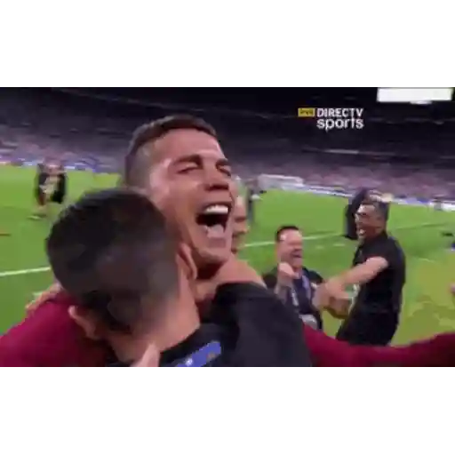 Figurinha: Ronaldo comemora com sapo de terno