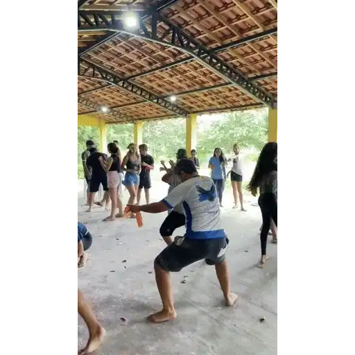 Figurinha: Dancinha em grupo