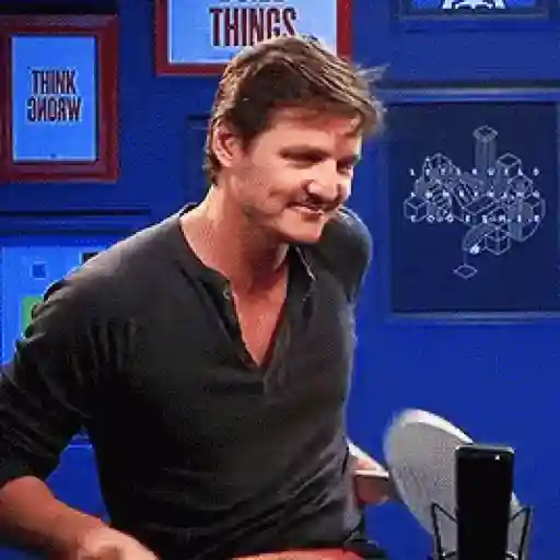 Figurinha: Pedro Pascal enviando um coração