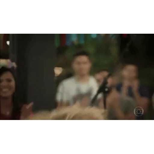 Figurinha: Joelma dançando