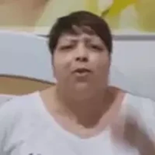 Figurinha: Mulher faz carinho e beijo