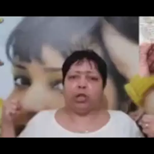 Figurinha: Mulher com expressão de espanto