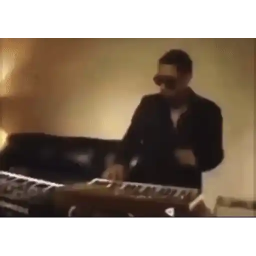 Figurinha: Stevie Wonder tocando teclado