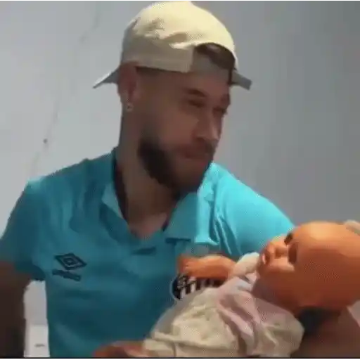 Figurinha: Neymar brincando
