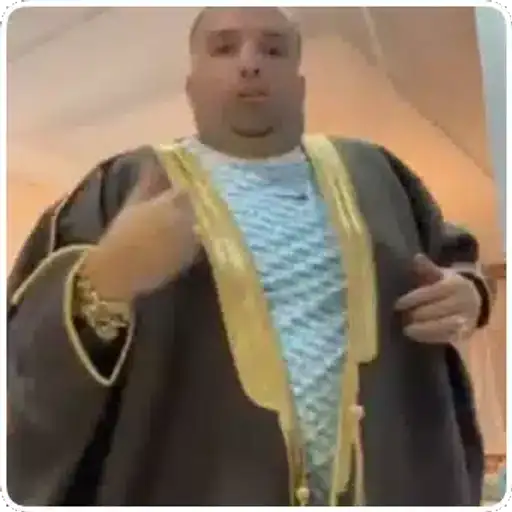Figurinha: Homem de Túnica Dançando