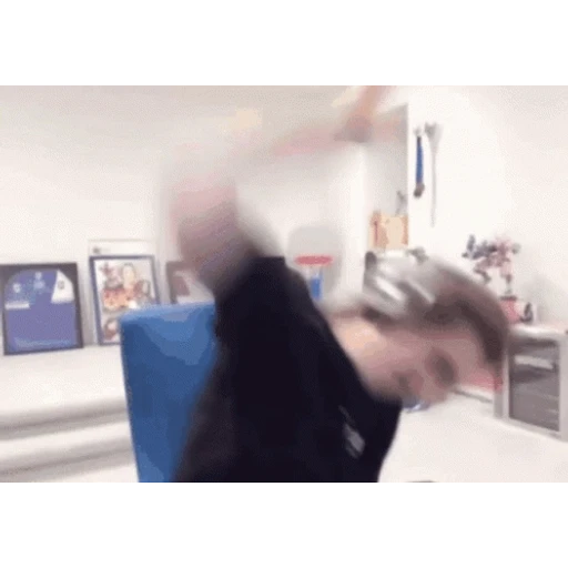 Figurinha: xQc reagindo
