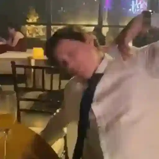 Figurinha: Rapaz dançando