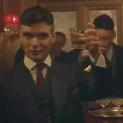Figurinha: Thomas Shelby Brindando
