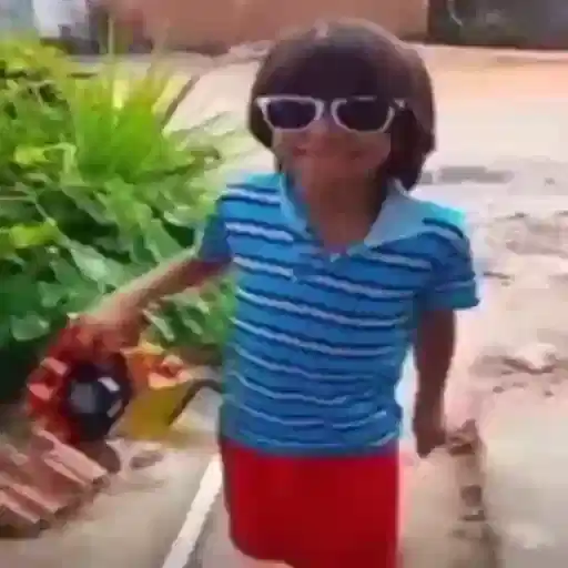 Figurinha: Criança Estilosa