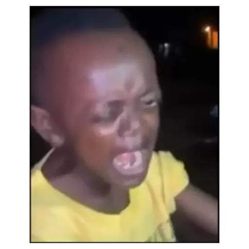 Figurinha: Criança chorando e rindo