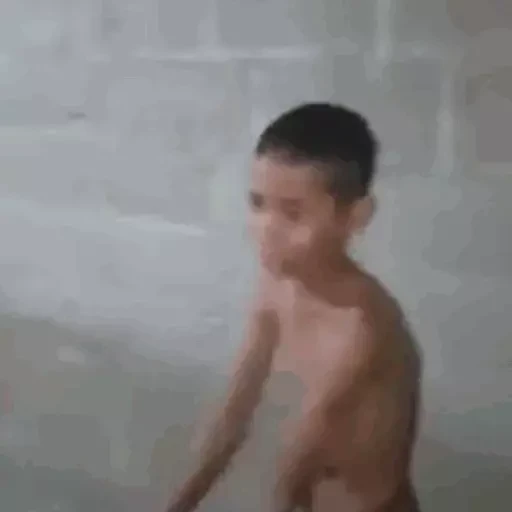 Figurinha: Criança dando cabeçadas na parede