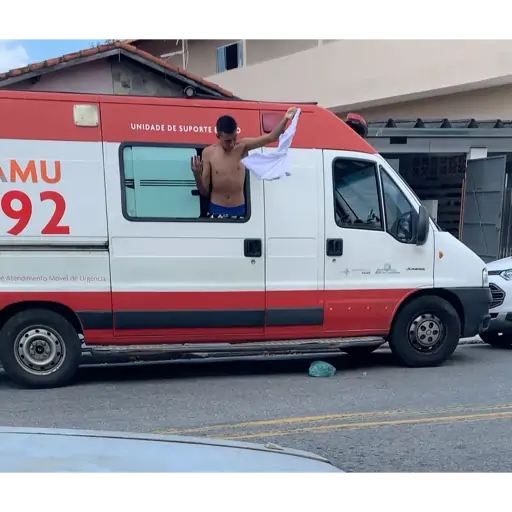 Figurinha: Jovem no SAMU
