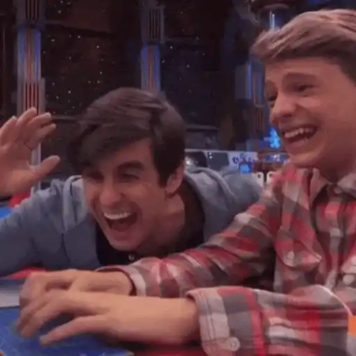 Figurinha: Henry Danger rindo