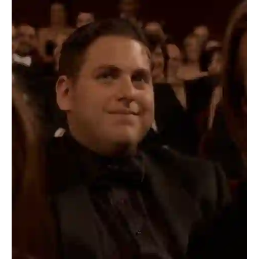 Figurinha: Jonah Hill sorrindo e dançando