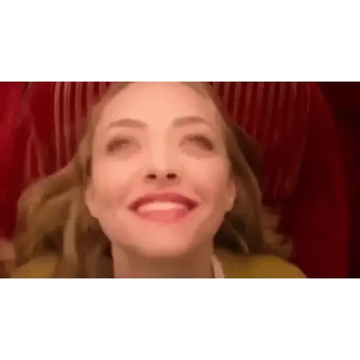 Figurinha: Amanda Seyfried rindo