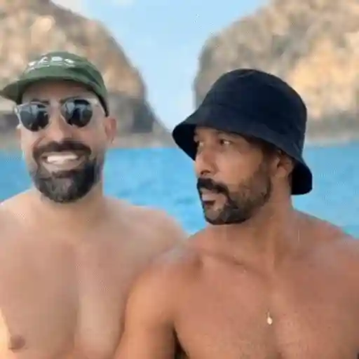 Figurinha: Beijo de Casal na Praia