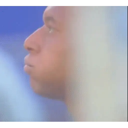 Figurinha: Mbappé pensativo