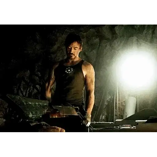 Figurinha: Tony Stark forjando armadura