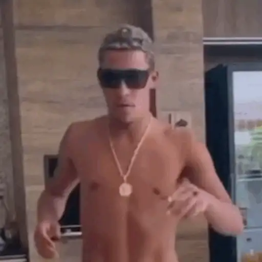 Figurinha: Neymar de óculos
