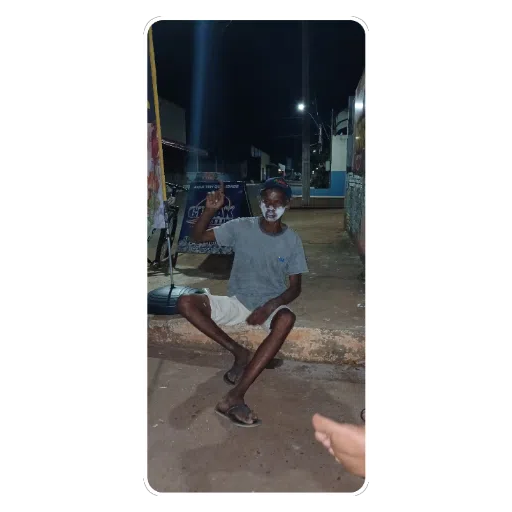 Figurinha: Homem com rosto pintado