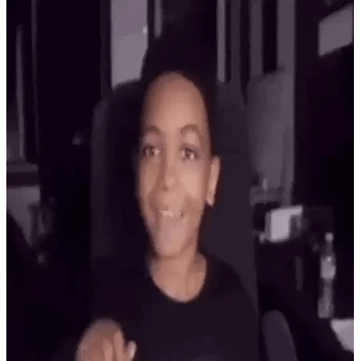 Figurinha: Jovem fazendo sinal de paz