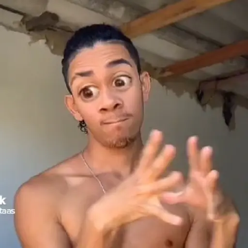 Figurinha: Rapaz com olhos grandes