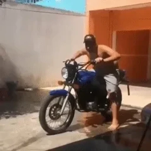 Figurinha: Caiu da moto