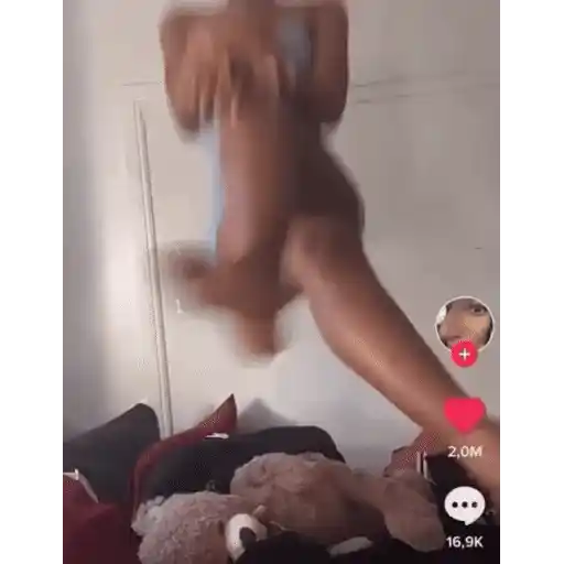 Figurinha: Dançando e mandando beijo